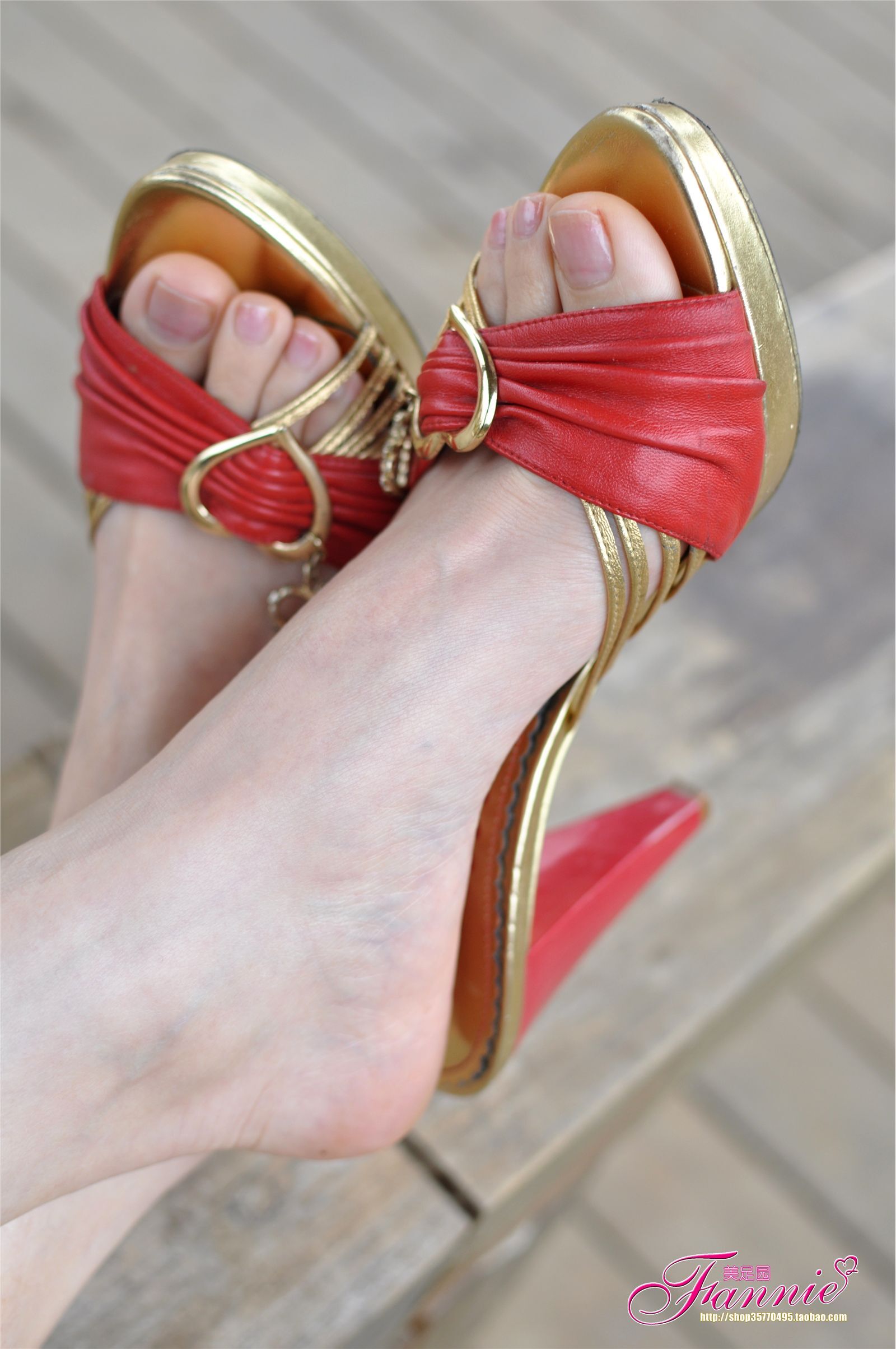 休闲时光。红凉拖  芬妮高清丝足